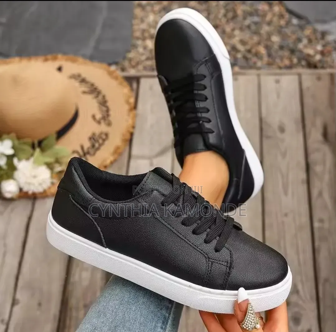Fashionable Ladies Sneakers