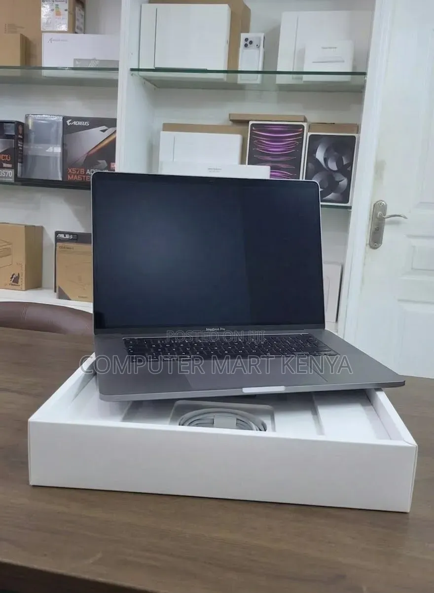 New Laptop Apple MacBook Pro 2019 32GB Intel Core i7 SSD 1T