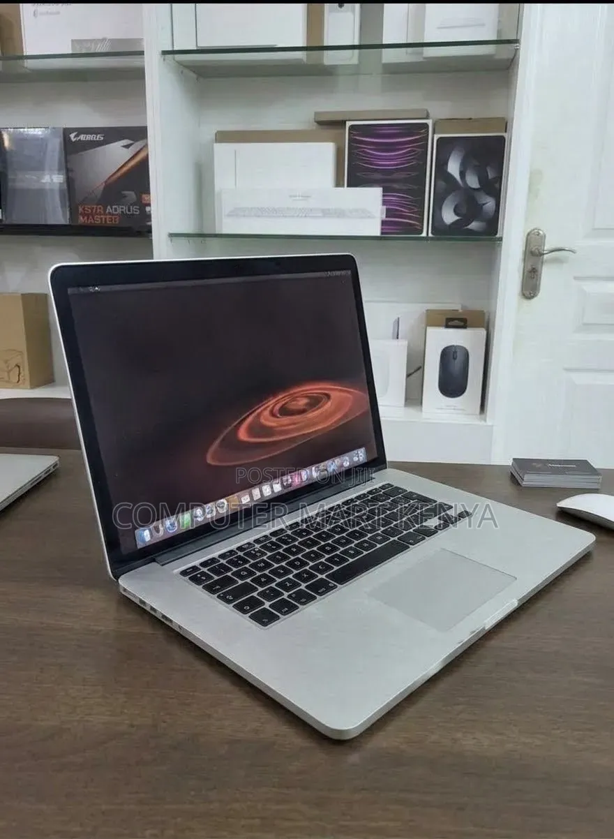 New Laptop Apple MacBook Pro 2019 32GB Intel Core i9 SSD 512GB
