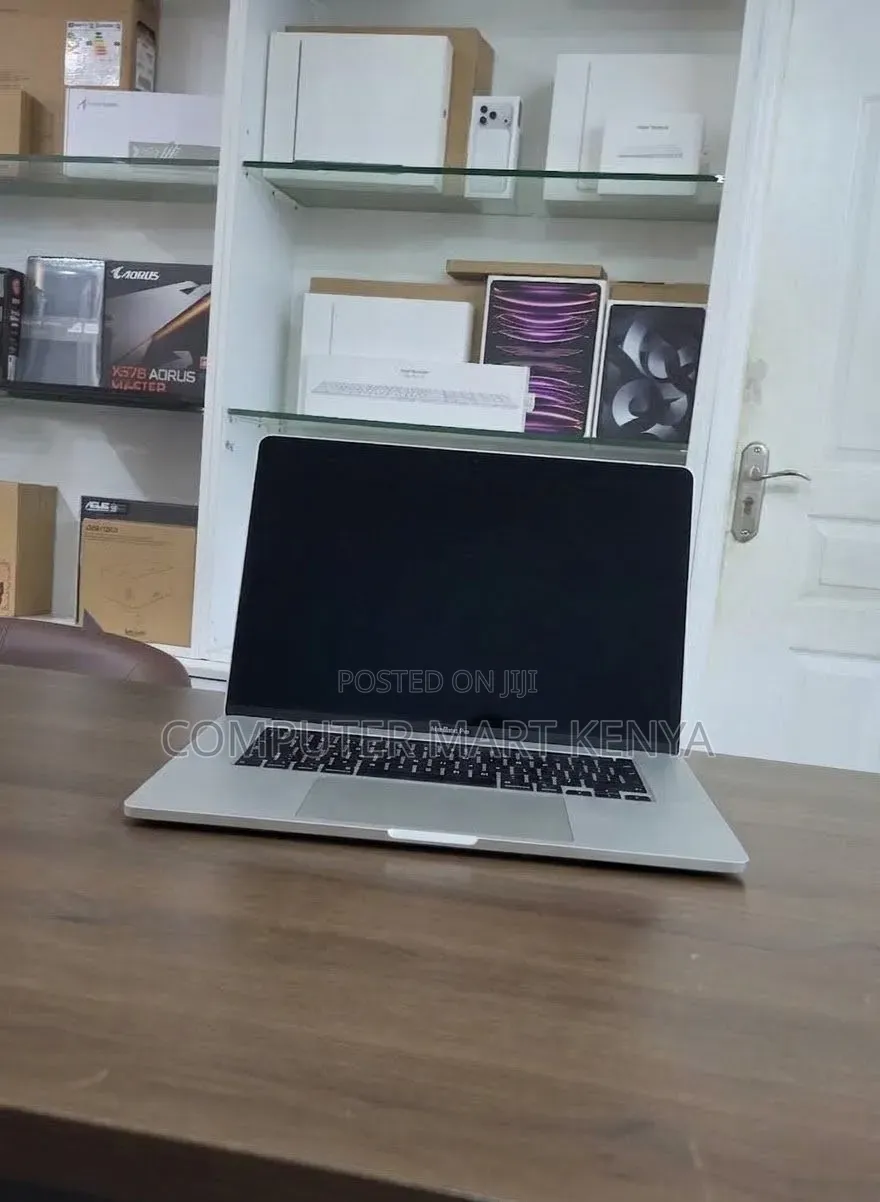 New Laptop Apple MacBook Pro 2019 32GB Intel Core i9 SSD 512GB