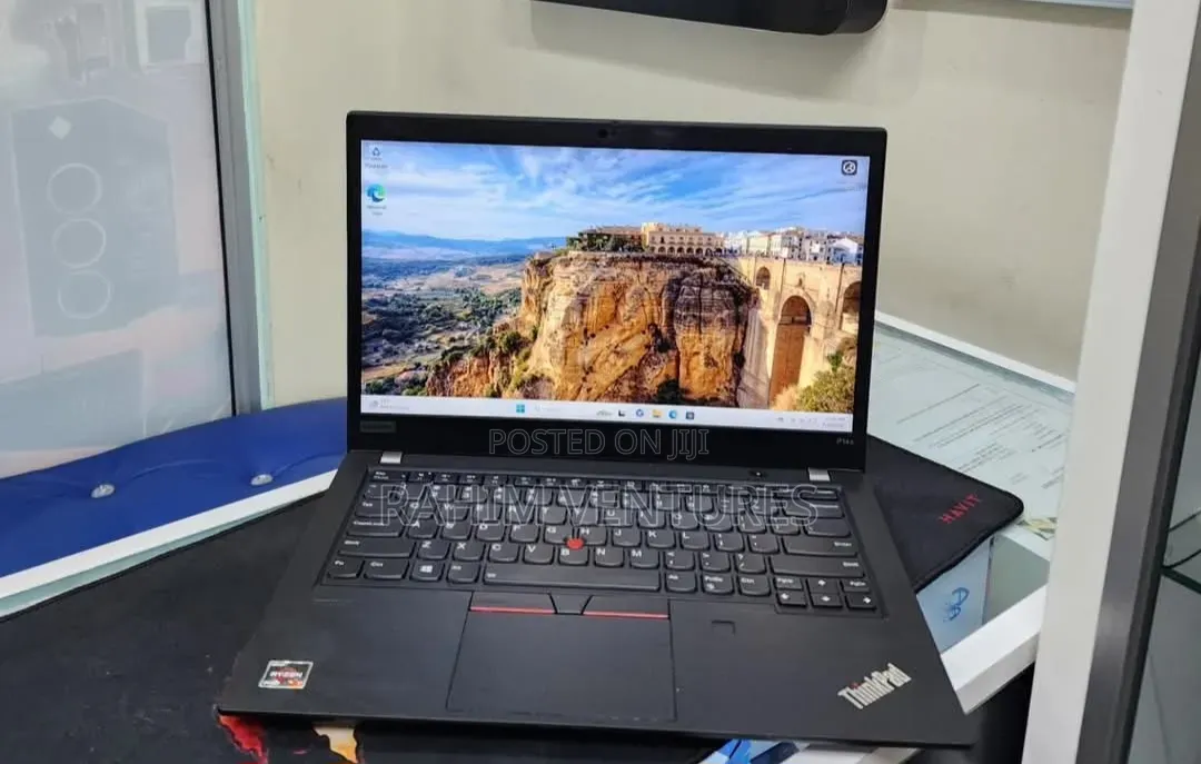 Laptop Lenovo ThinkPad P14s 8GB AMD Ryzen 7 SSD 256GB