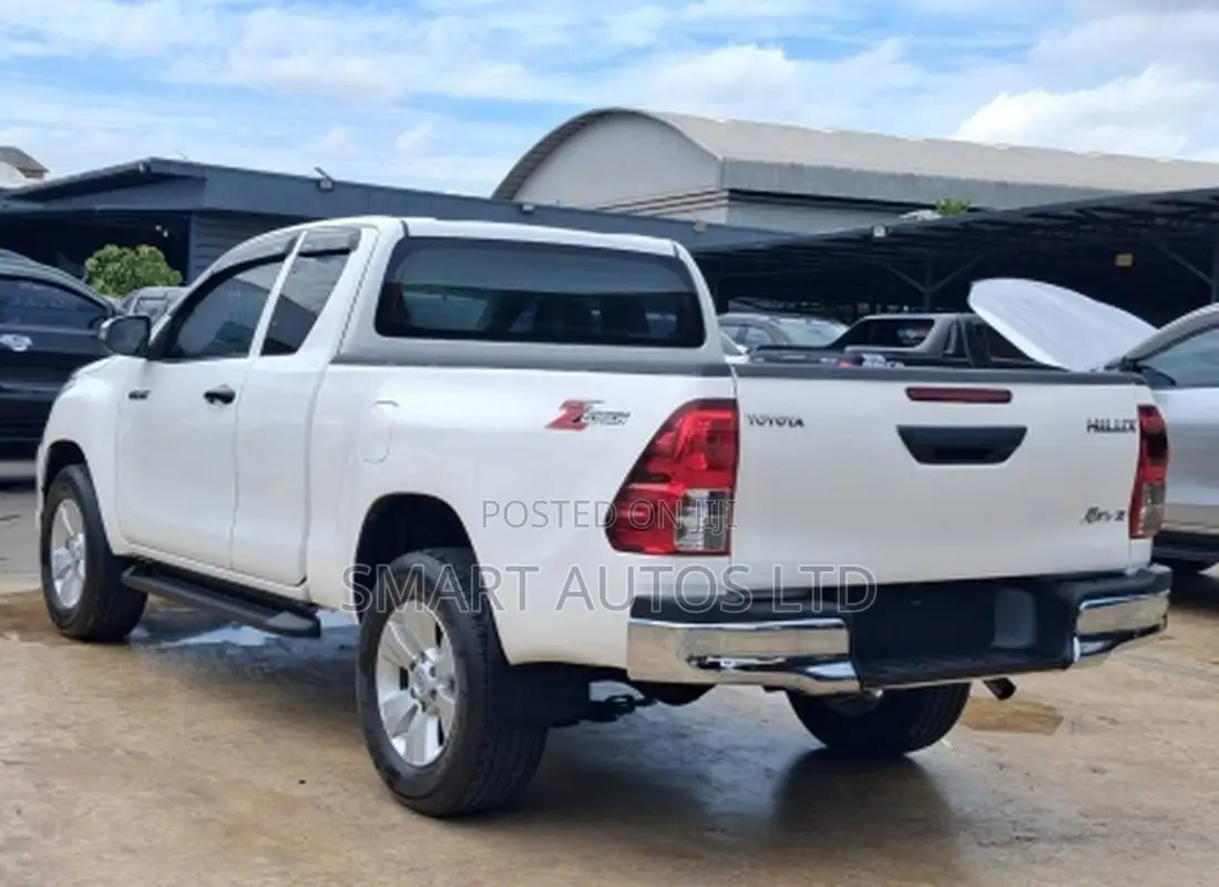 Toyota Hilux Revo Smart Cab Deisel 2.4 AWD 2019 Off white