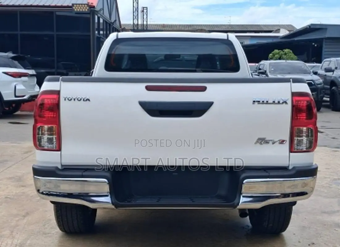 Toyota Hilux Revo Smart Cab Deisel 2.4 AWD 2019 Off white