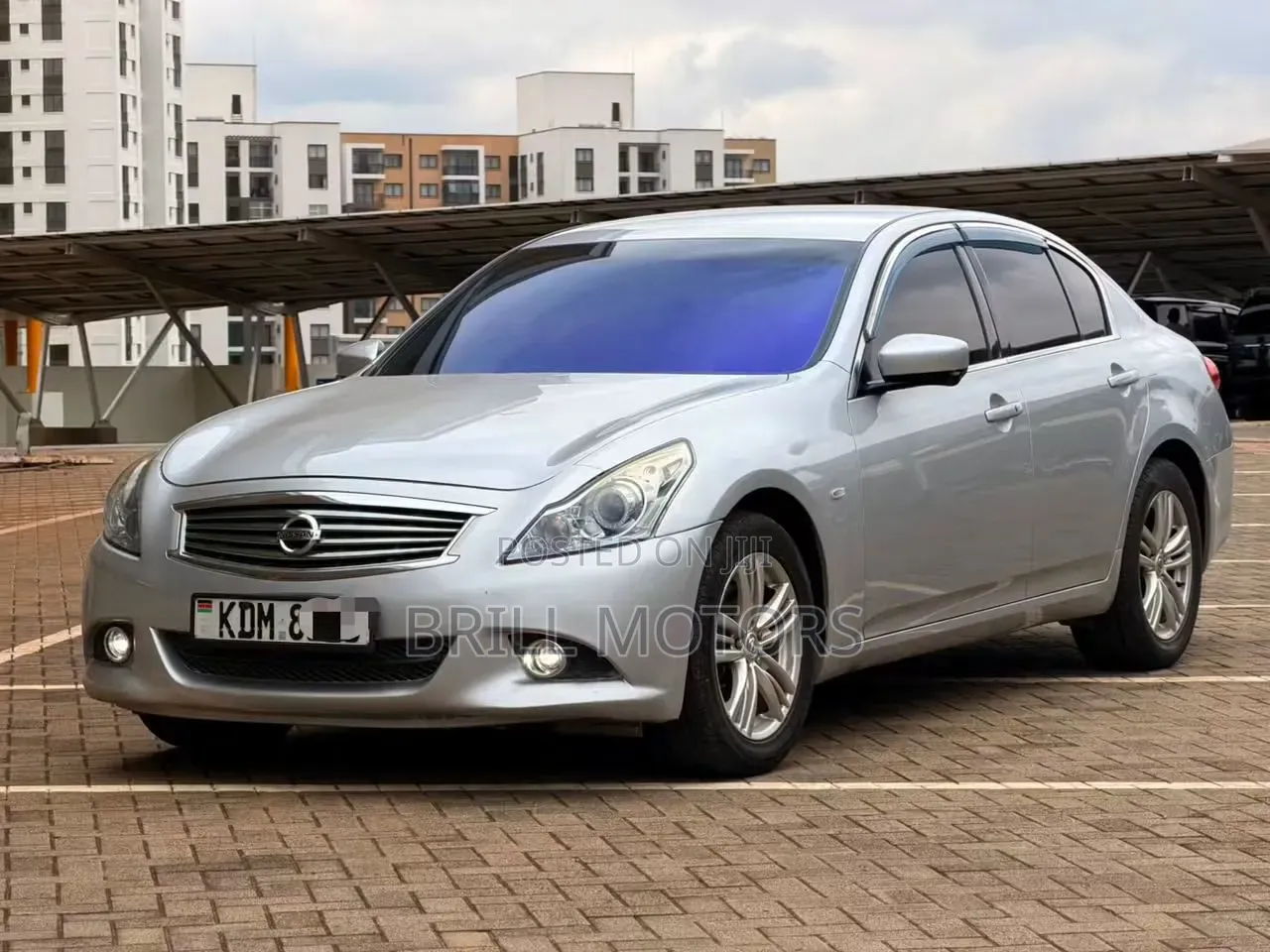 Nissan Skyline 2014 Silver