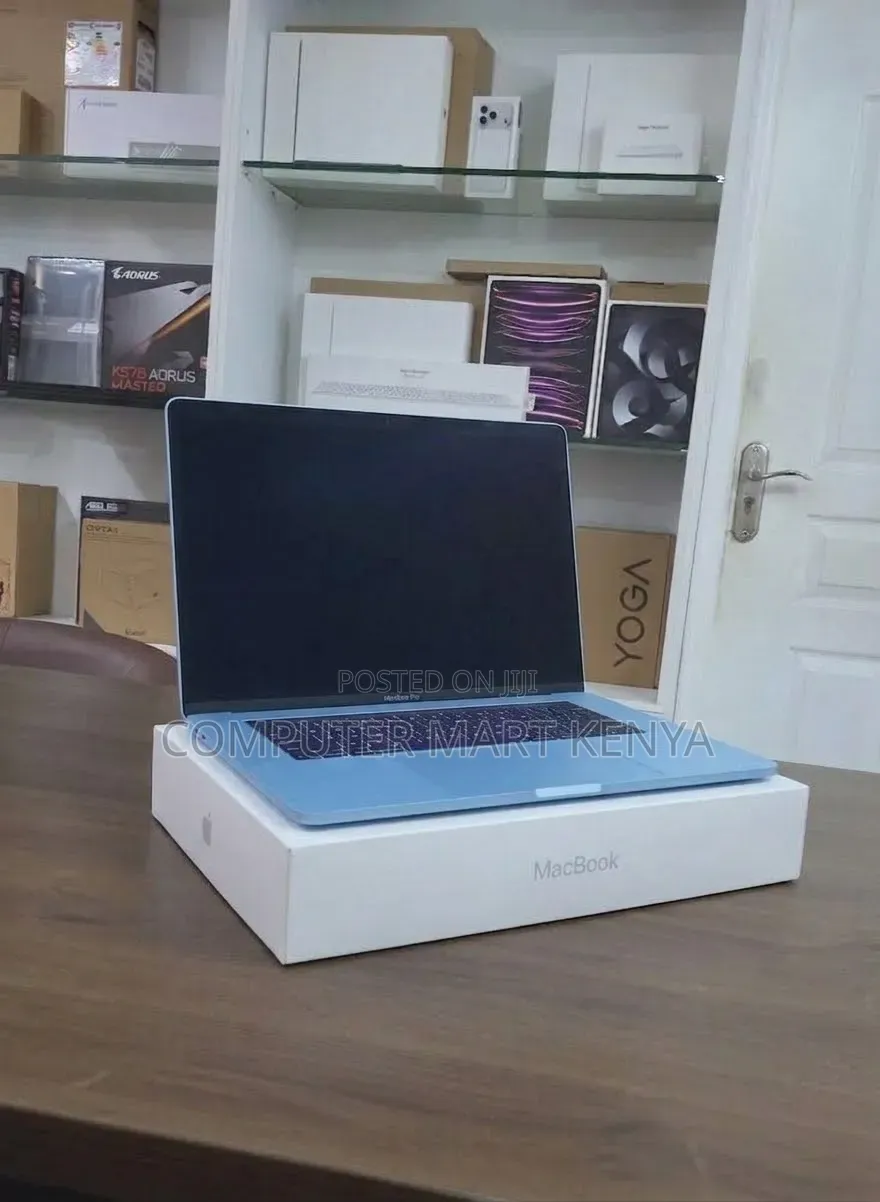 New Laptop Apple MacBook Pro 2018 16GB Intel Core i7 SSD 512GB