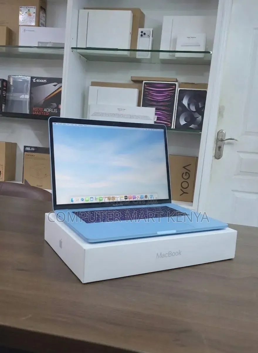 New Laptop Apple MacBook Pro 2018 16GB Intel Core i7 SSD 512GB