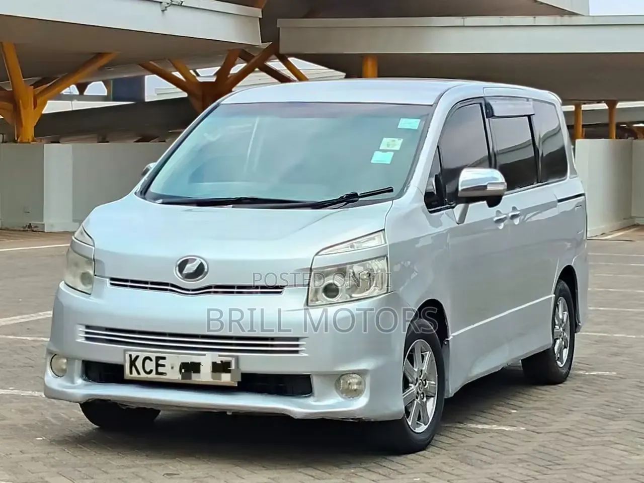 Toyota Voxy 2007 Silver