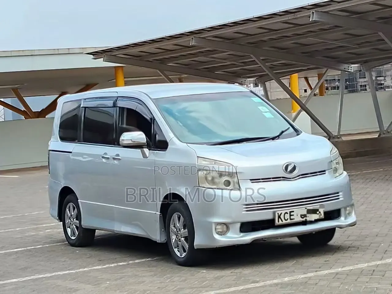 Toyota Voxy 2007 Silver