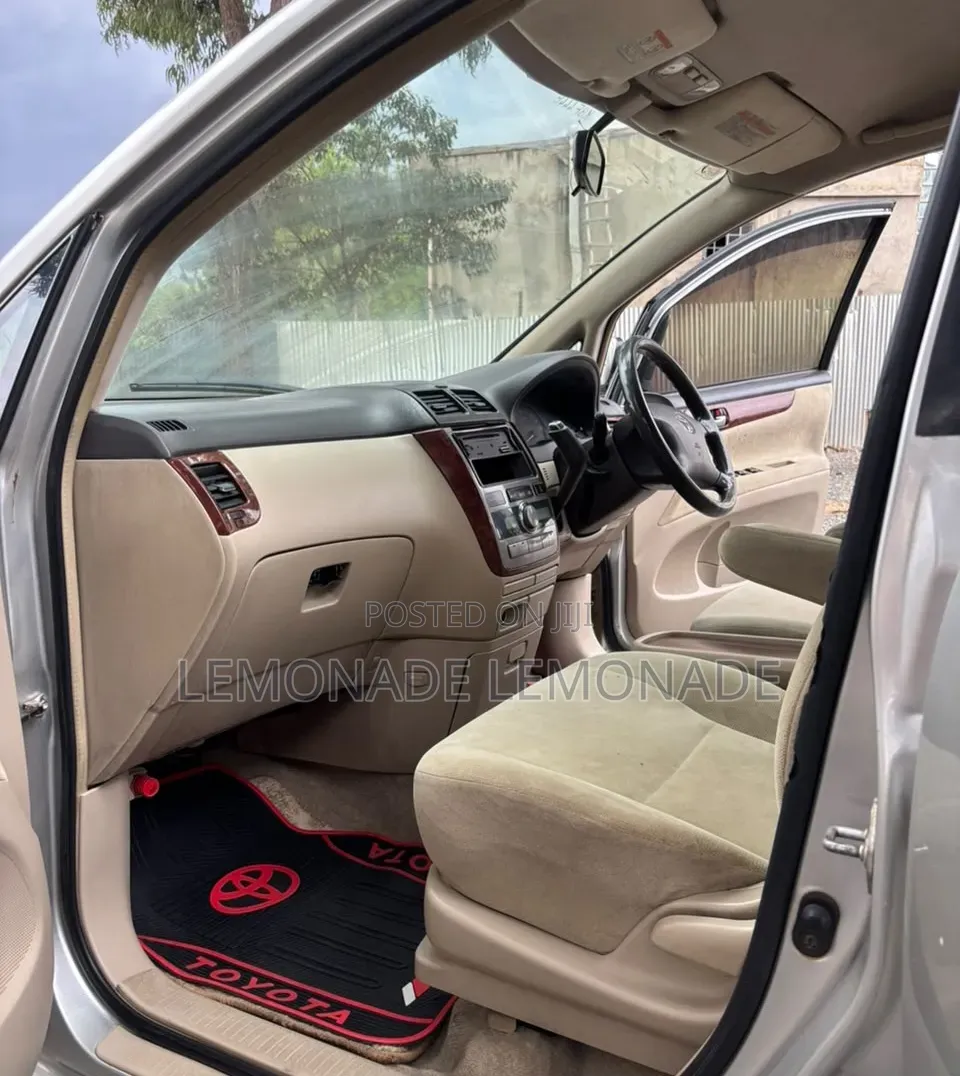 Toyota Ipsum 2003 Silver