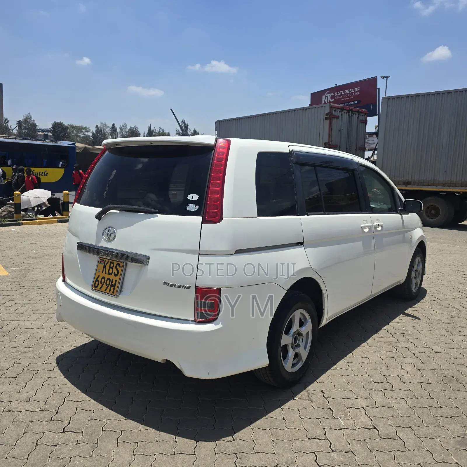 Toyota ISIS 2008 White