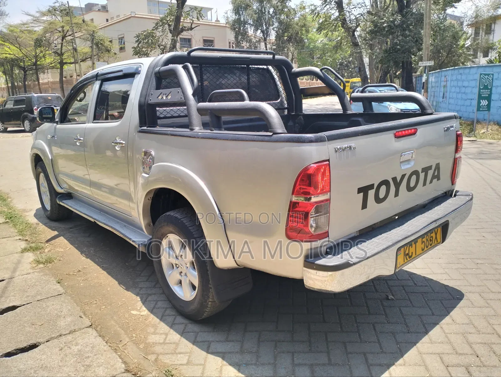 Toyota Hilux 2011 Gray