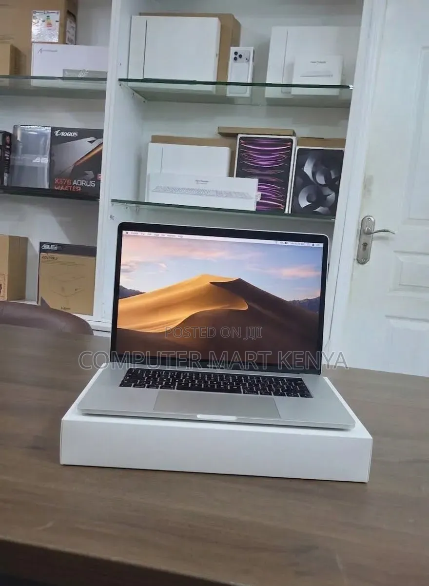 New Laptop Apple MacBook Pro 2018 16GB Intel Core i7 SSD 256GB