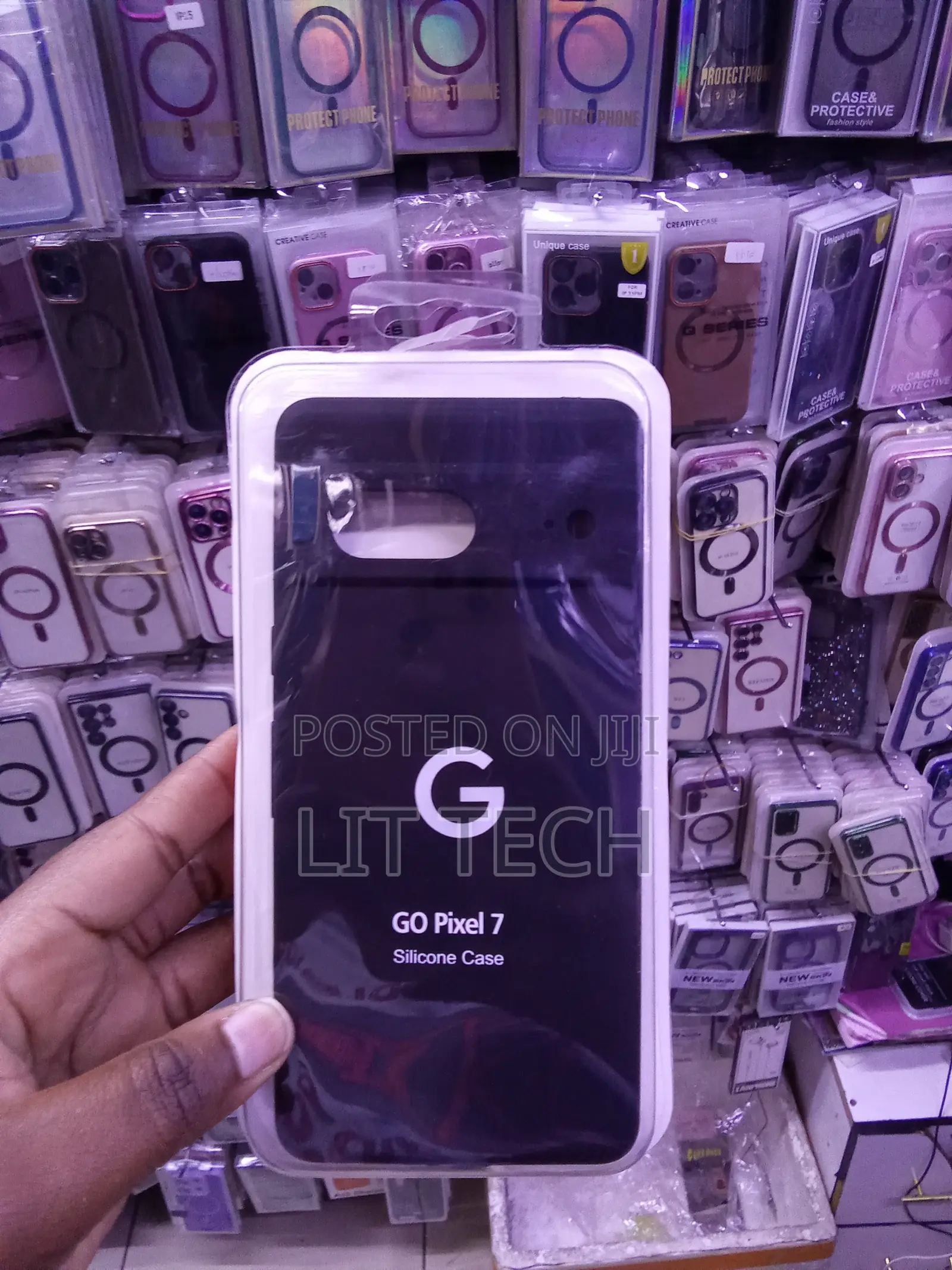 Black Google Pixel 7 Liquid Silicone Case With Microfiber Lining