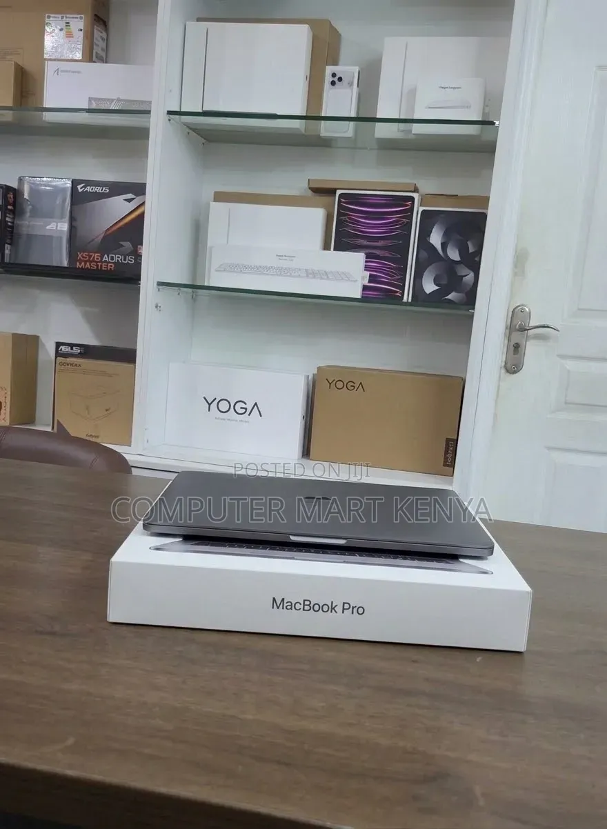 New Laptop Apple MacBook Pro 2020 M1 16GB Apple M1 SSD 1T