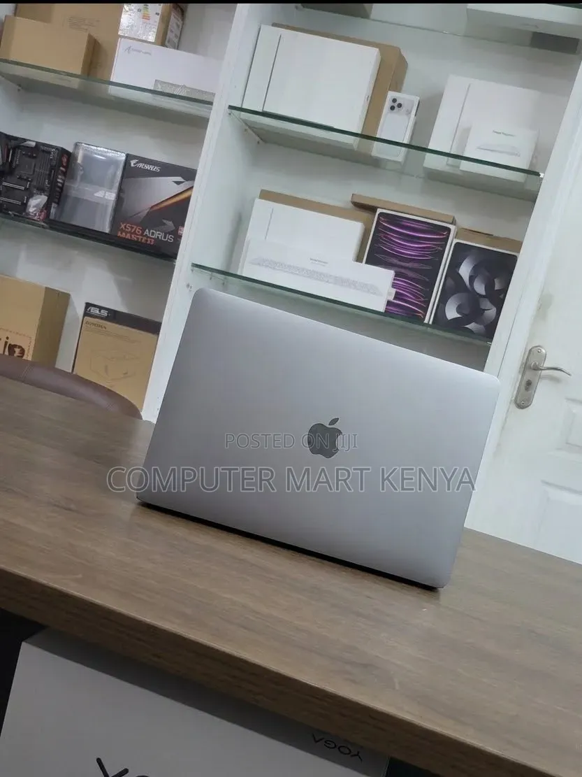 New Laptop Apple MacBook Pro 2020 M1 16GB Apple M1 SSD 1T