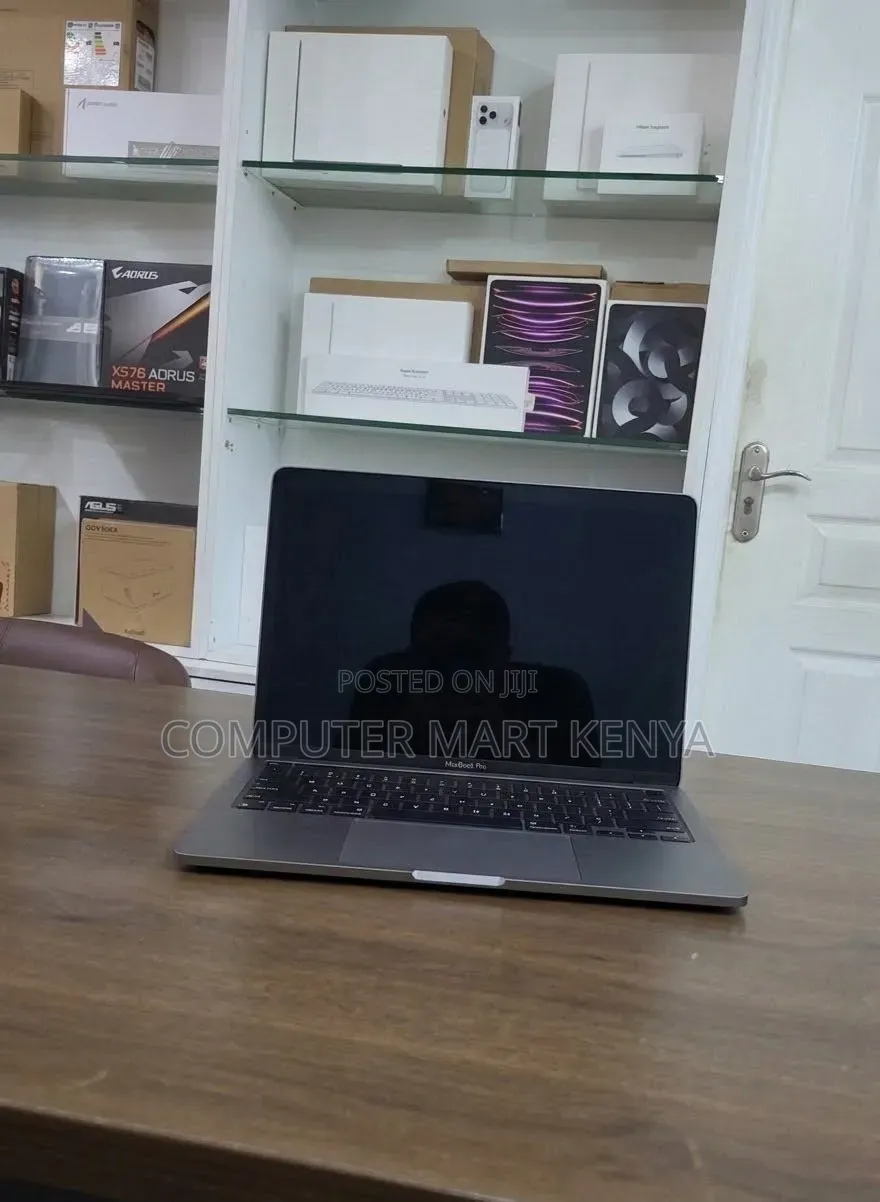 New Laptop Apple MacBook Pro 2020 M1 16GB Apple M1 SSD 1T