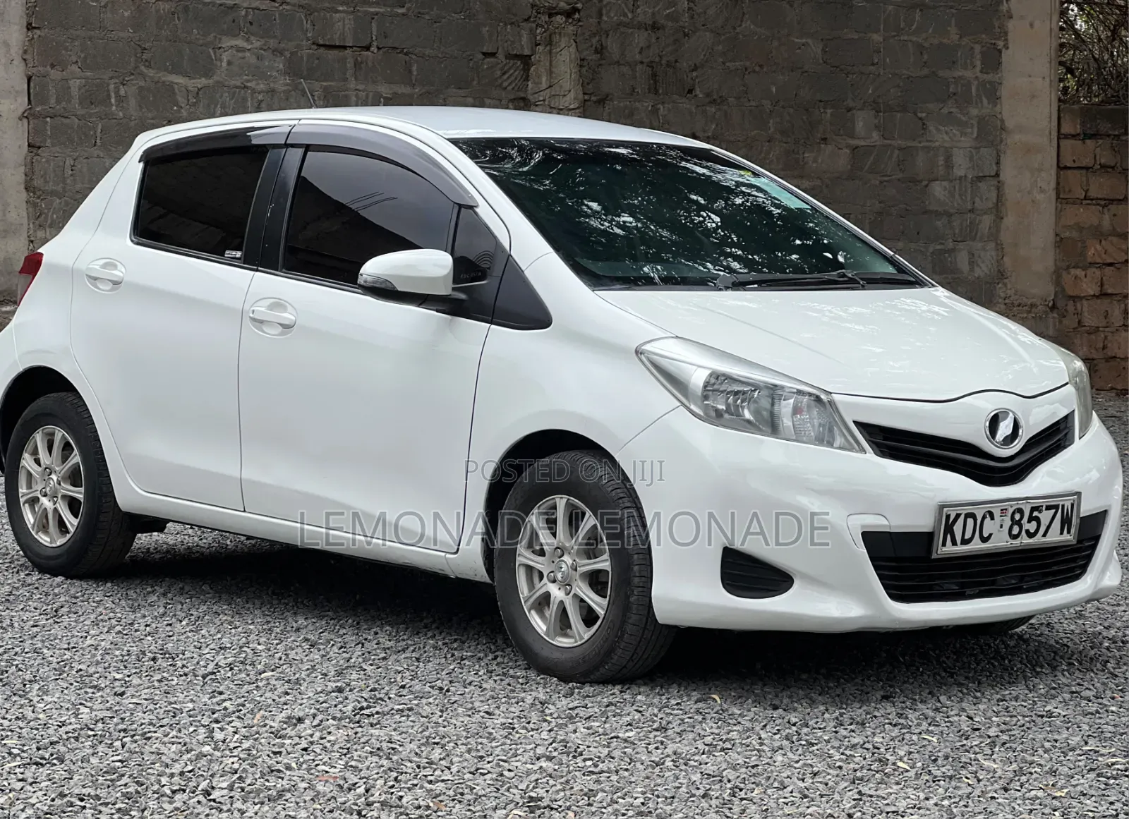 Toyota Vitz 1.3 FWD 5dr 2014 Pearl