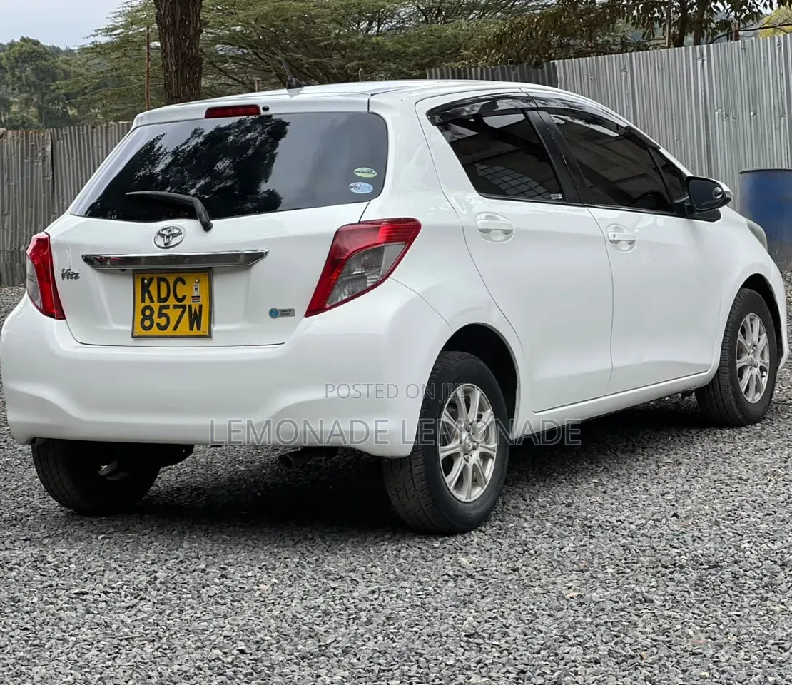 Toyota Vitz 1.3 FWD 5dr 2014 Pearl