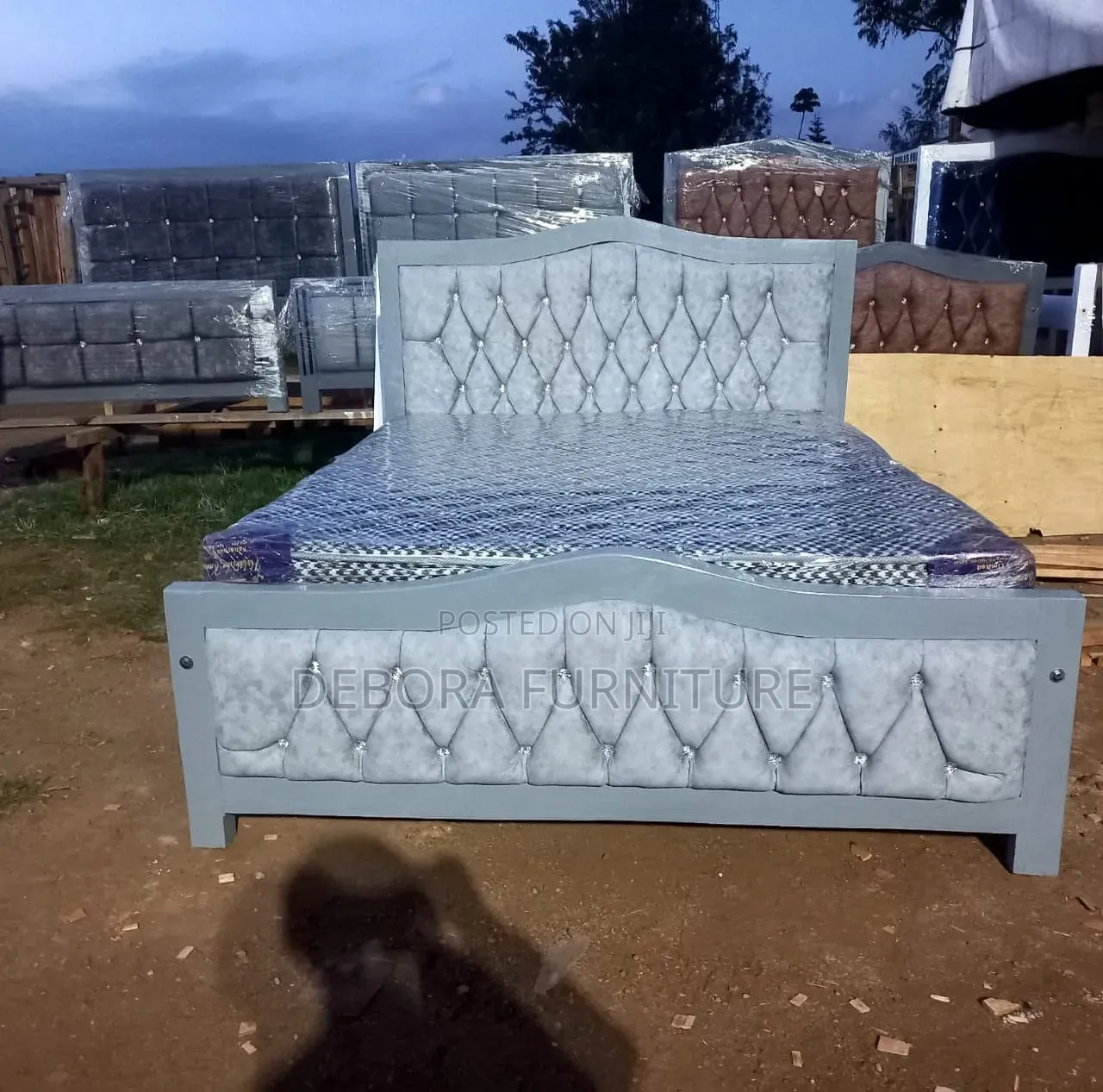 Grey 5*6 Mocket Bed With Mattress