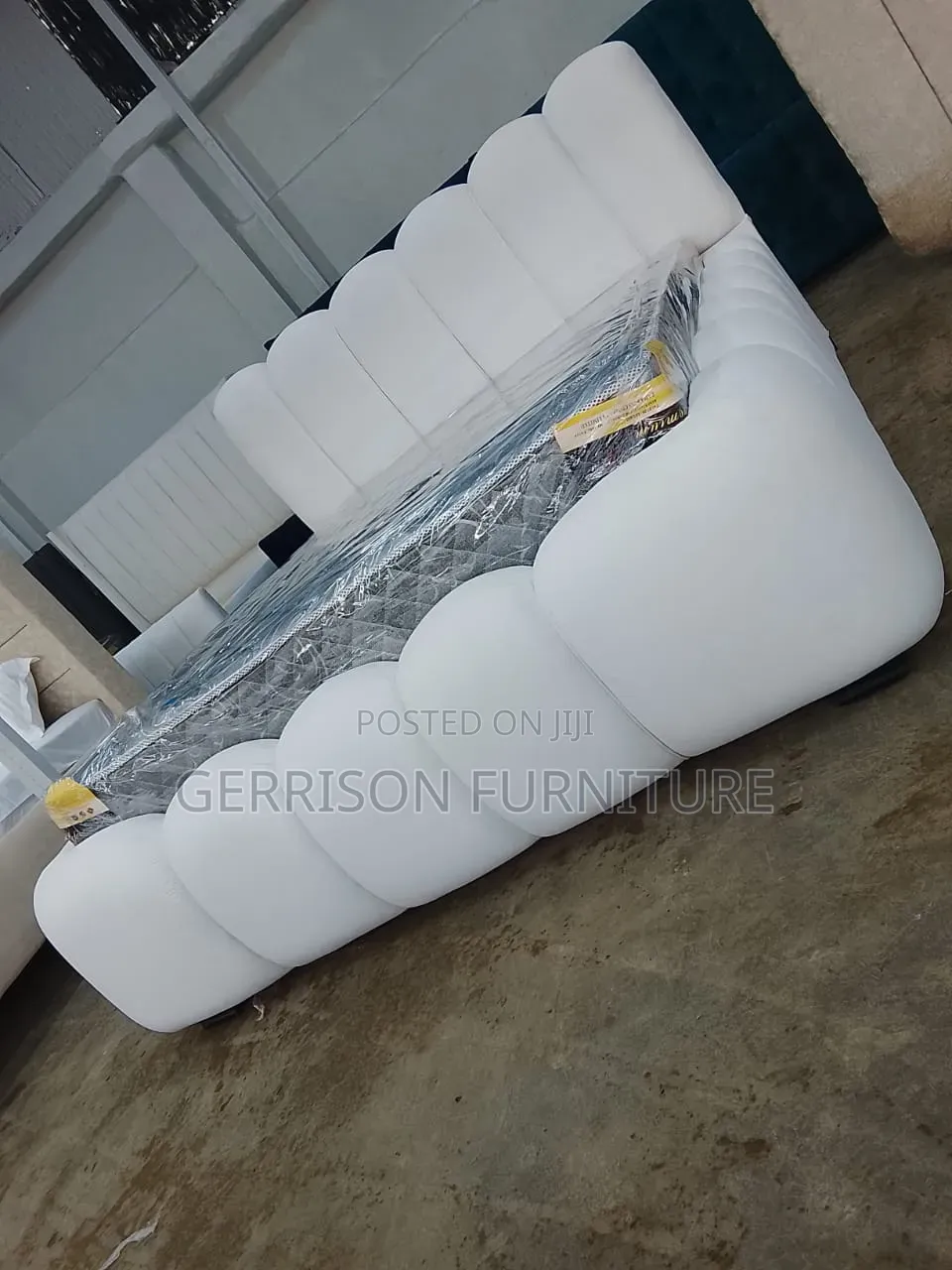 Luxury 5x6 White Bubble Bed Frame With a Mattress