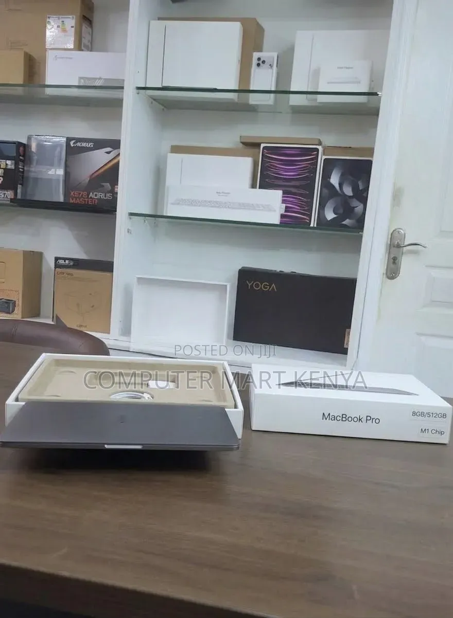 New Laptop Apple MacBook Pro 2020 M1 8GB Apple M1 SSD 512GB