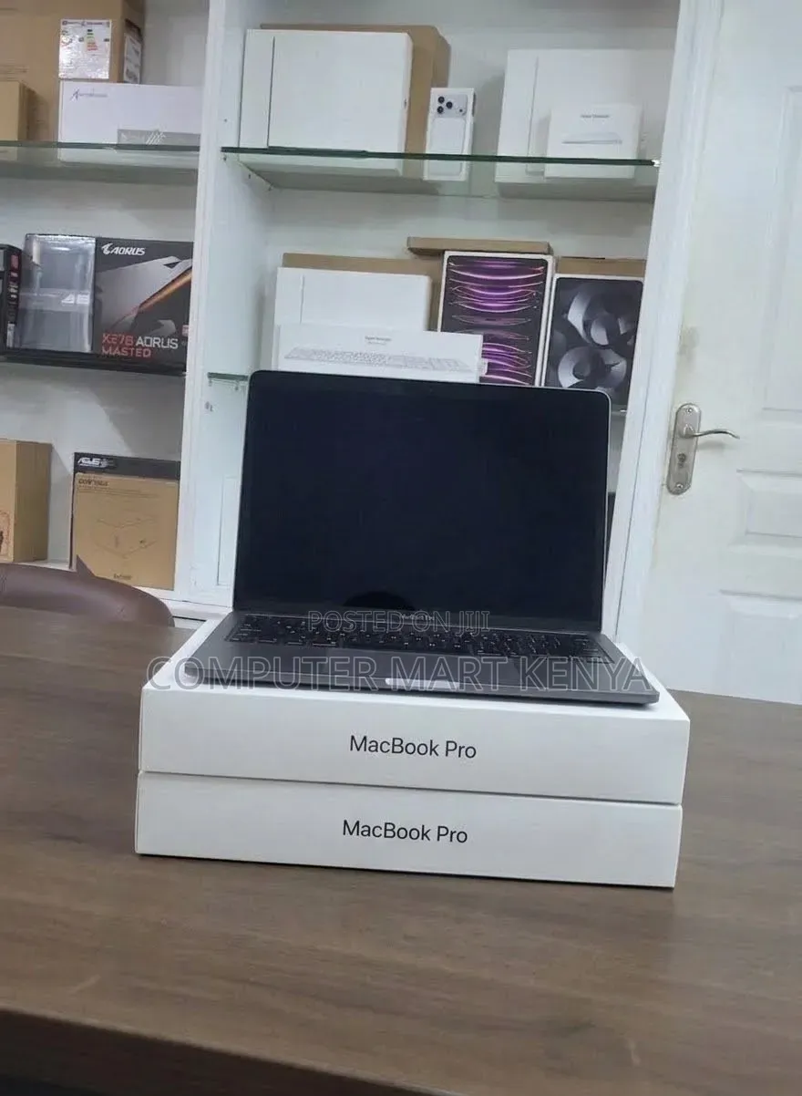 New Laptop Apple MacBook Pro 2020 M1 8GB Apple M1 SSD 512GB