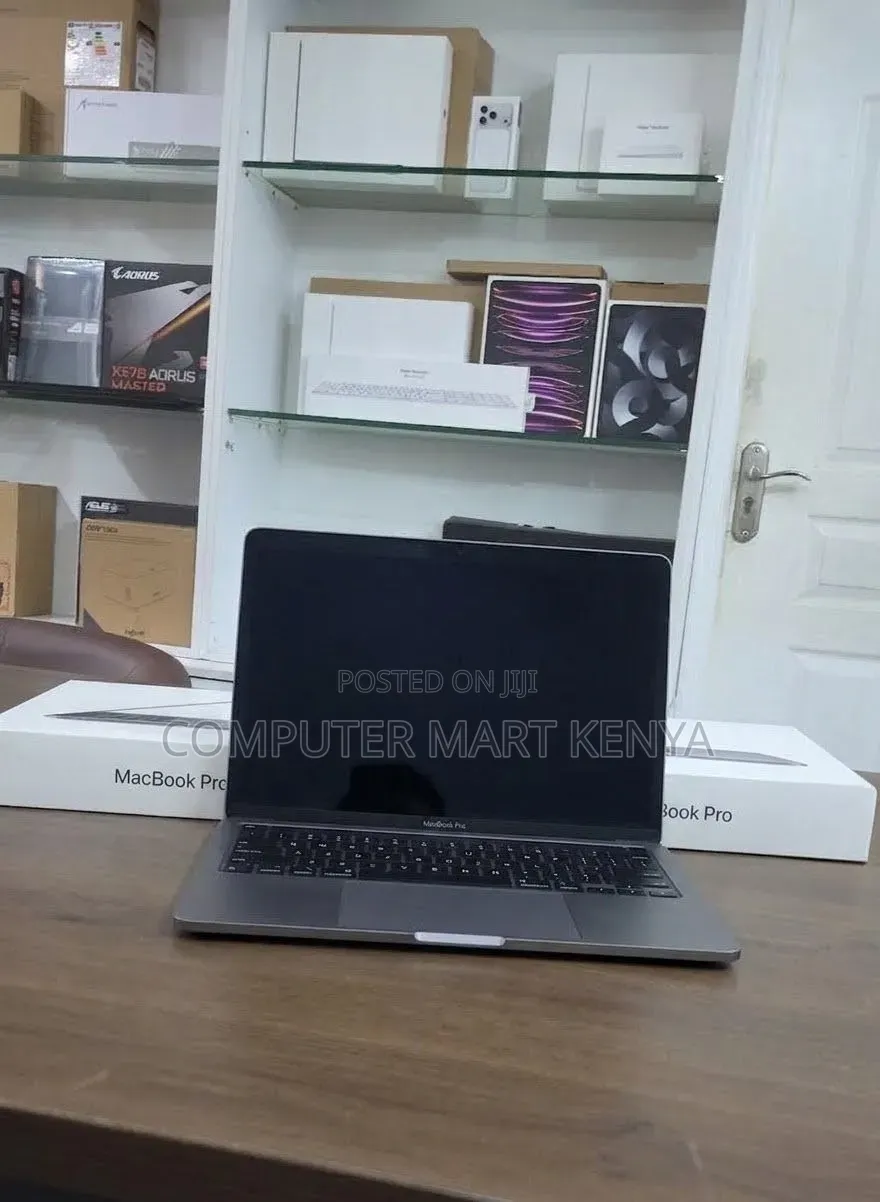 New Laptop Apple MacBook Pro 2020 M1 8GB Apple M1 SSD 512GB