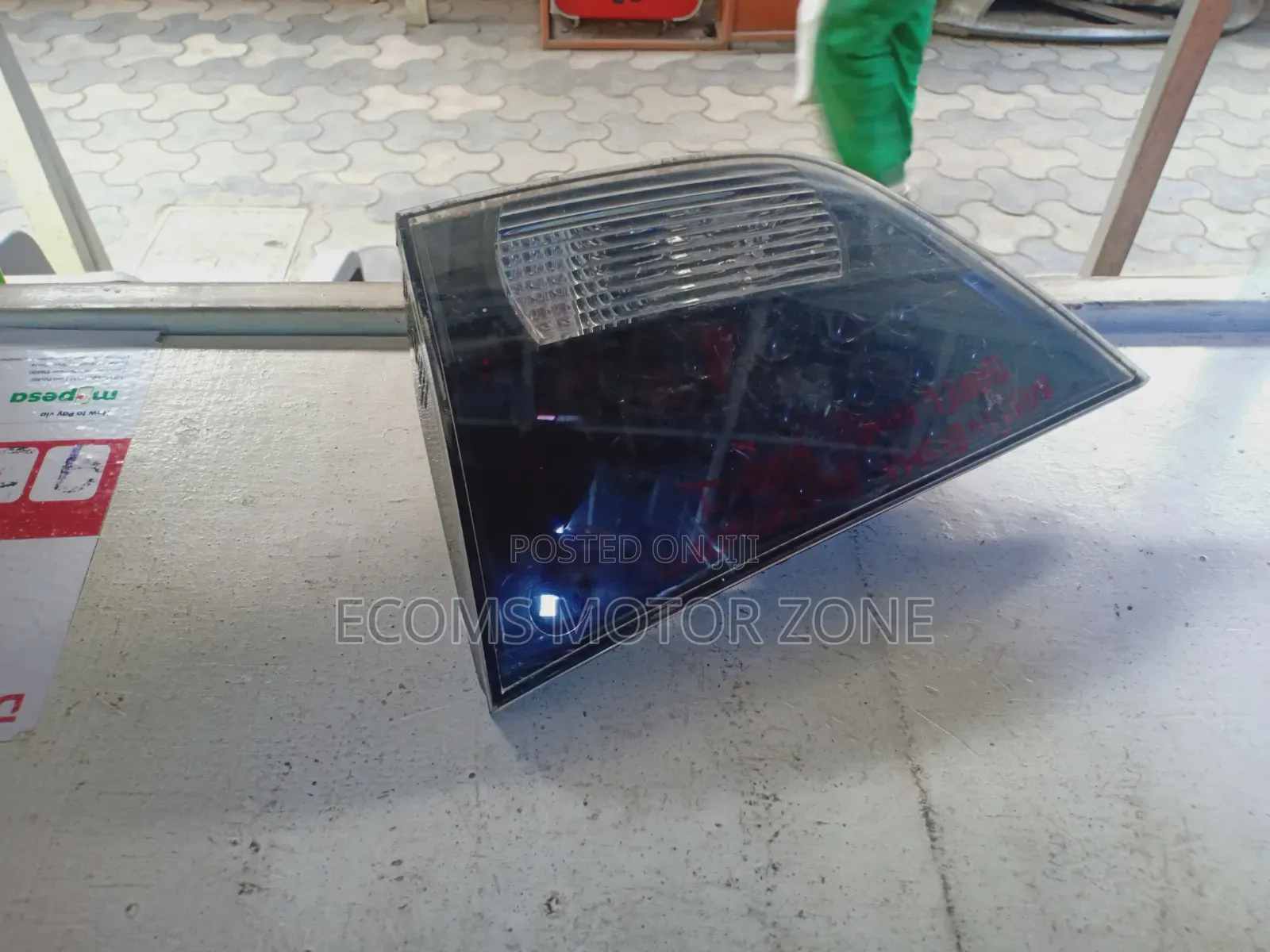 Mitsubishi Outlander 2012 Bootlight