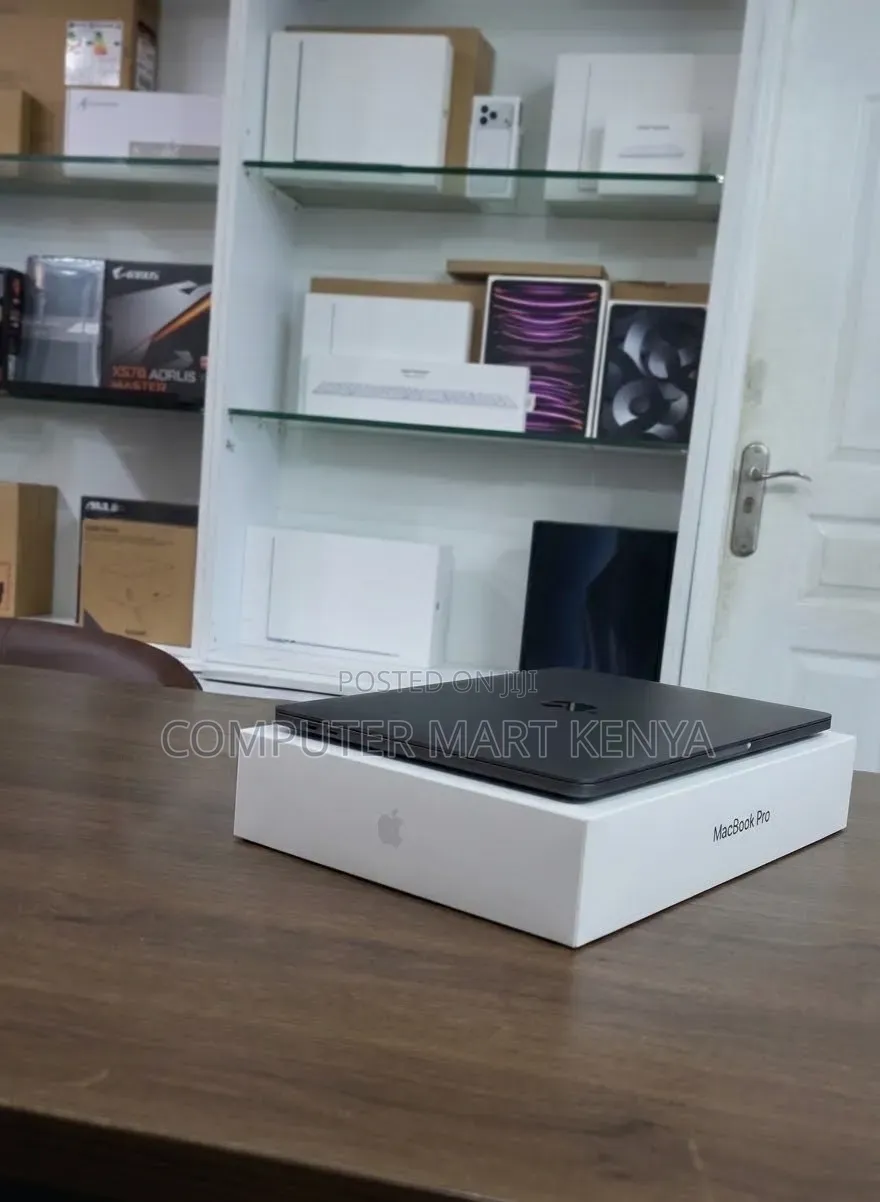 New Laptop Apple MacBook Pro 2020 32GB Intel Core i7 SSD 512GB