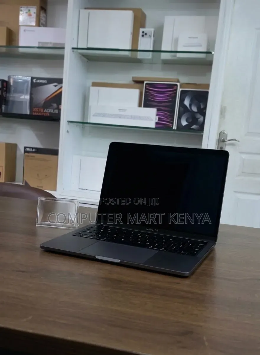 New Laptop Apple MacBook Pro 2020 32GB Intel Core i7 SSD 512GB