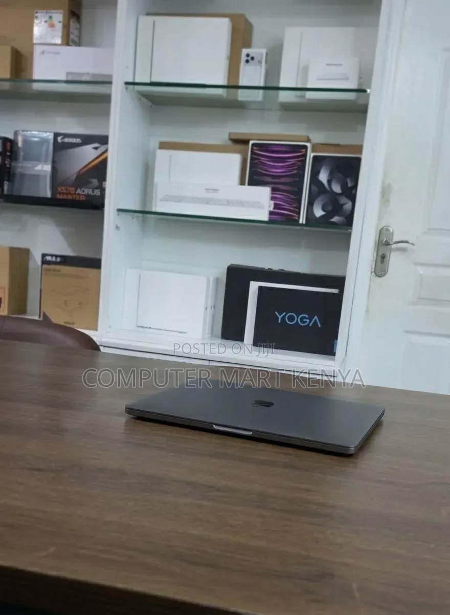 New Laptop Apple MacBook Pro 2020 32GB Intel Core i7 SSD 512GB