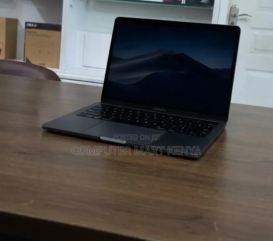 New Laptop Apple MacBook Pro 2020 32GB Intel Core i7 SSD 512GB
