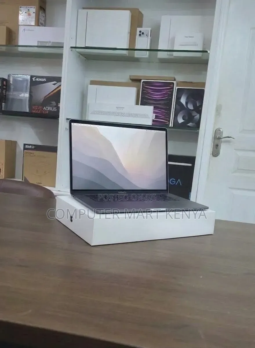 New Laptop Apple MacBook Pro 2019 16GB Intel Core i7 SSD 1T
