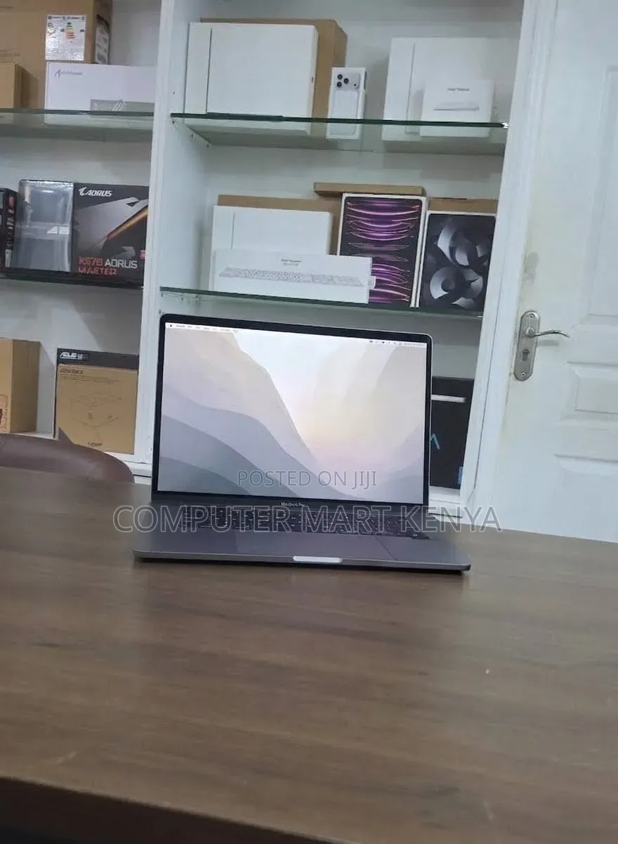 New Laptop Apple MacBook Pro 2019 16GB Intel Core i7 SSD 1T