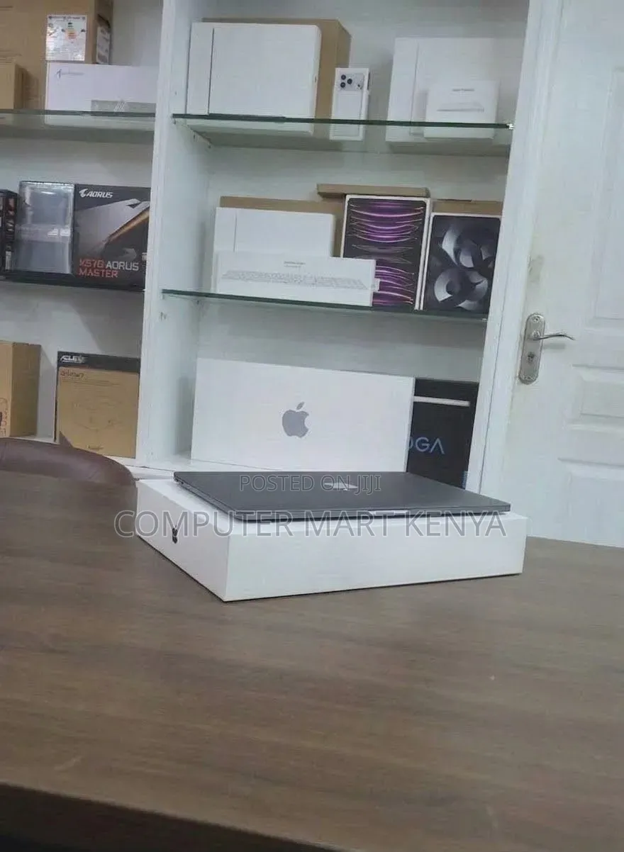 New Laptop Apple MacBook Pro 2019 16GB Intel Core i7 SSD 1T