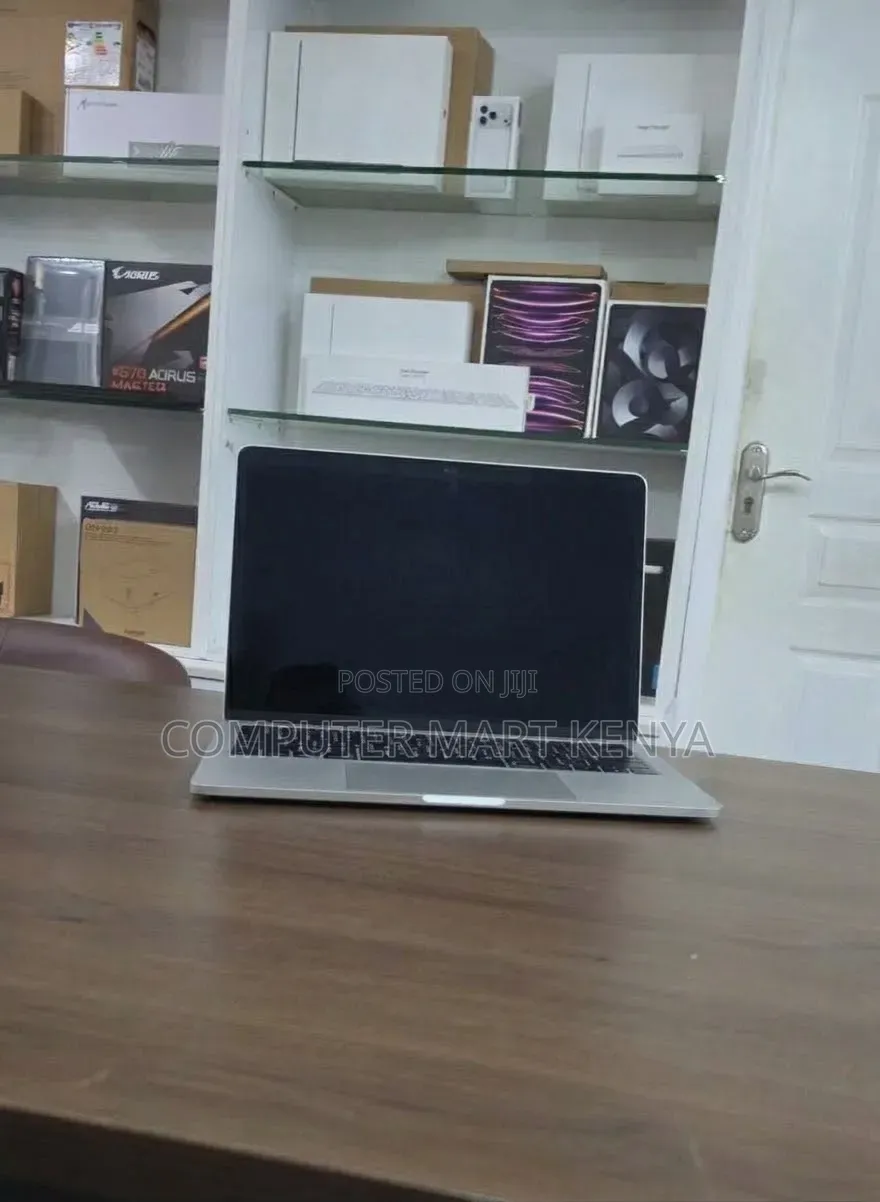 New Laptop Apple MacBook Pro 2019 16GB Intel Core i7 SSD 512GB