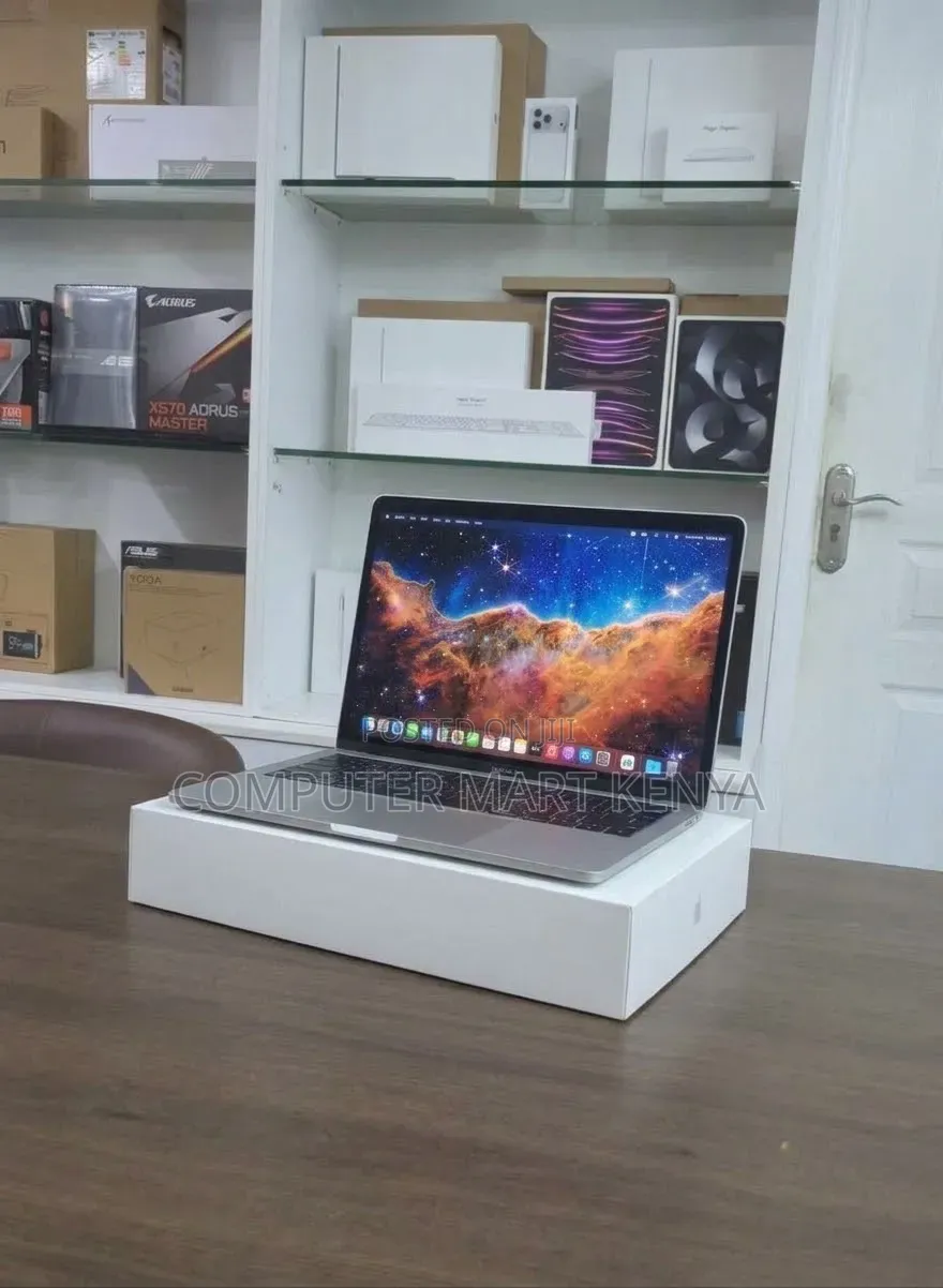 New Laptop Apple MacBook Pro 2019 16GB Intel Core i7 SSD 512GB