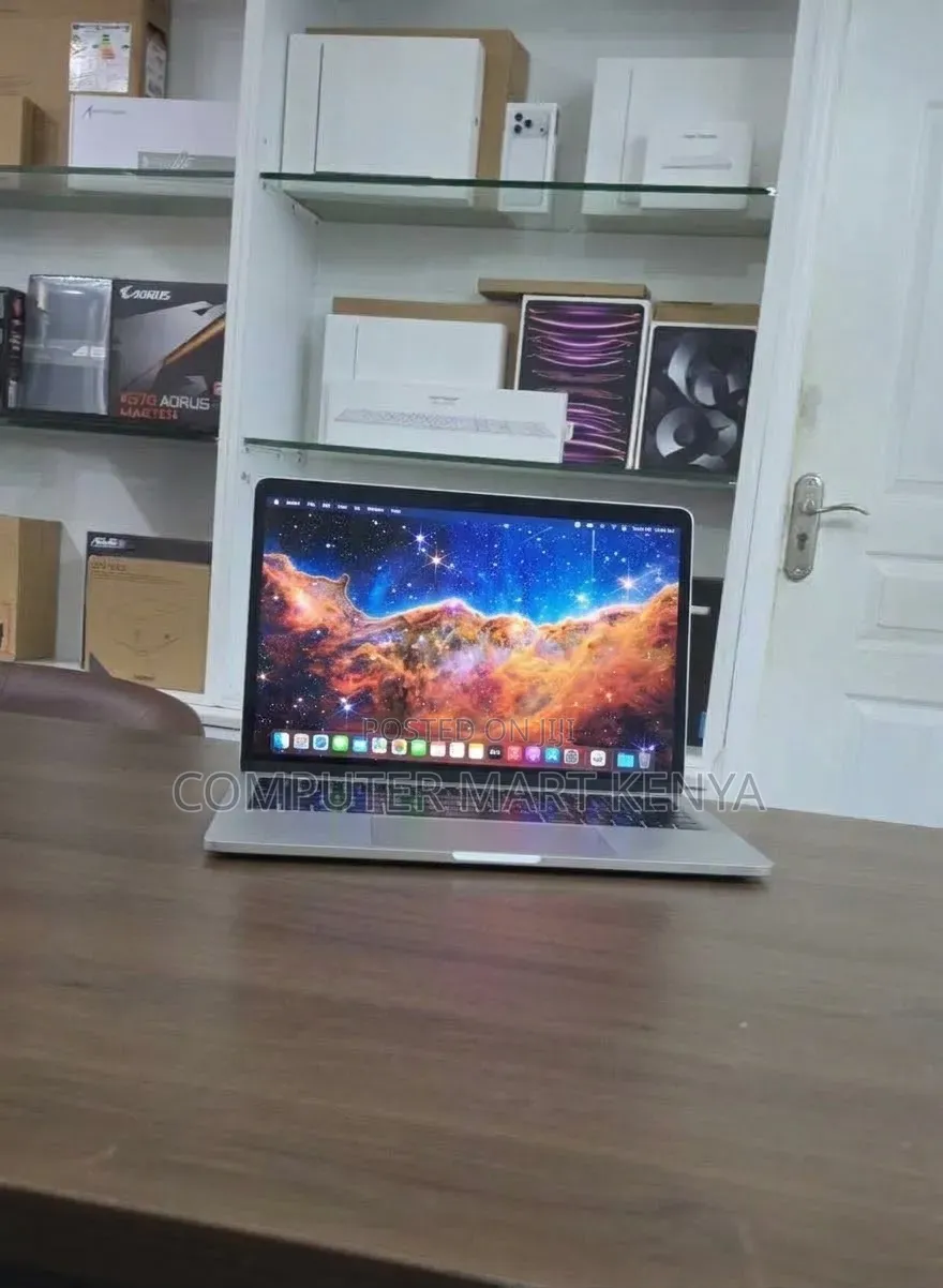 New Laptop Apple MacBook Pro 2019 16GB Intel Core i7 SSD 512GB