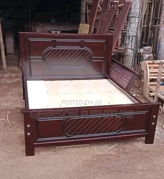 Modern 5x6 Hardwood Bed Frame (Stained Mahogany Finish)