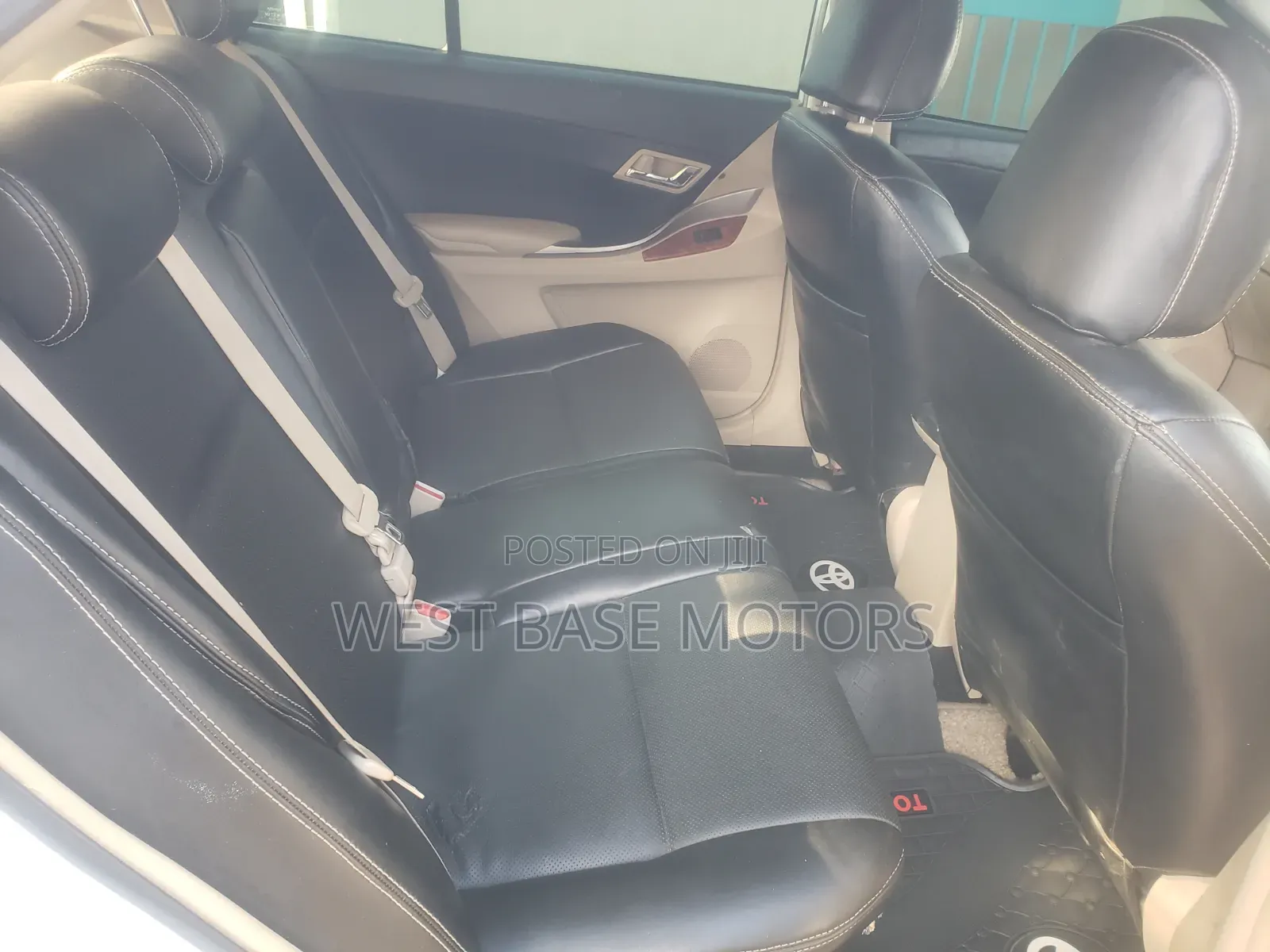 Toyota Premio 2013 White