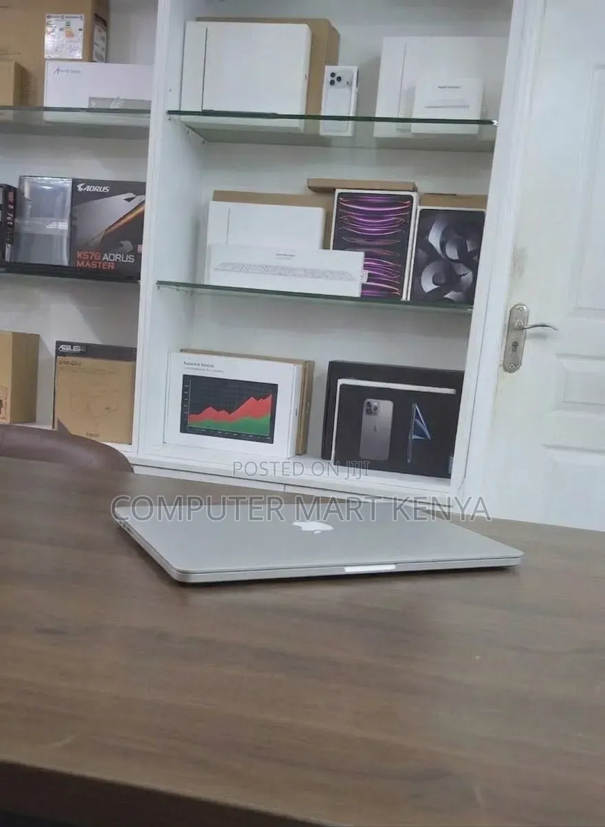 New Laptop Apple MacBook Pro 2019 16GB Intel Core i7 SSD 256GB