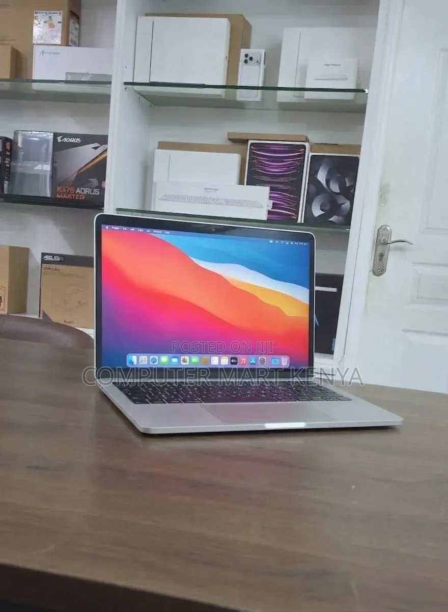 New Laptop Apple MacBook Pro 2019 16GB Intel Core i7 SSD 256GB