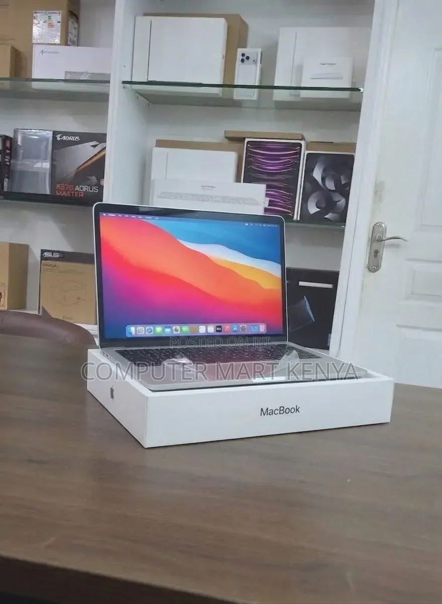 New Laptop Apple MacBook Pro 2019 16GB Intel Core i7 SSD 256GB