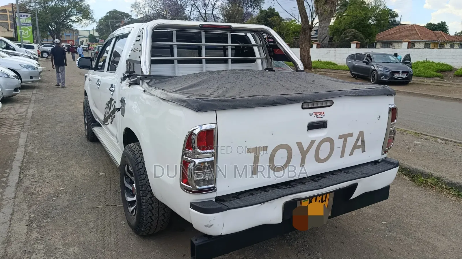 Toyota Hilux 2012 White