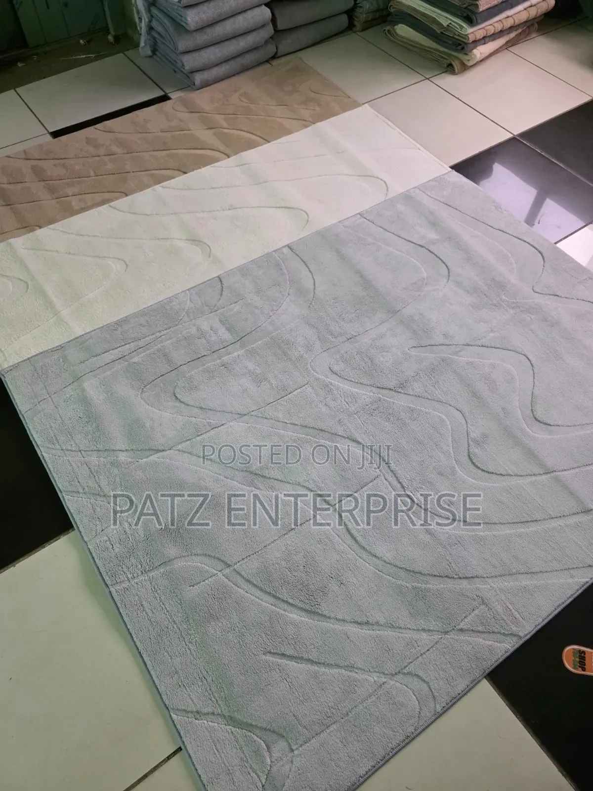 American Fur Carpet Ts