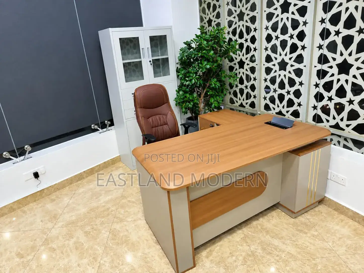 Executive Manager Desk With Side Storage Cable Management