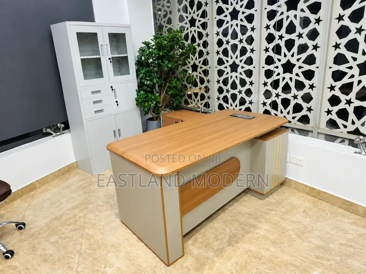 Executive Manager Desk With Side Storage Cable Management
