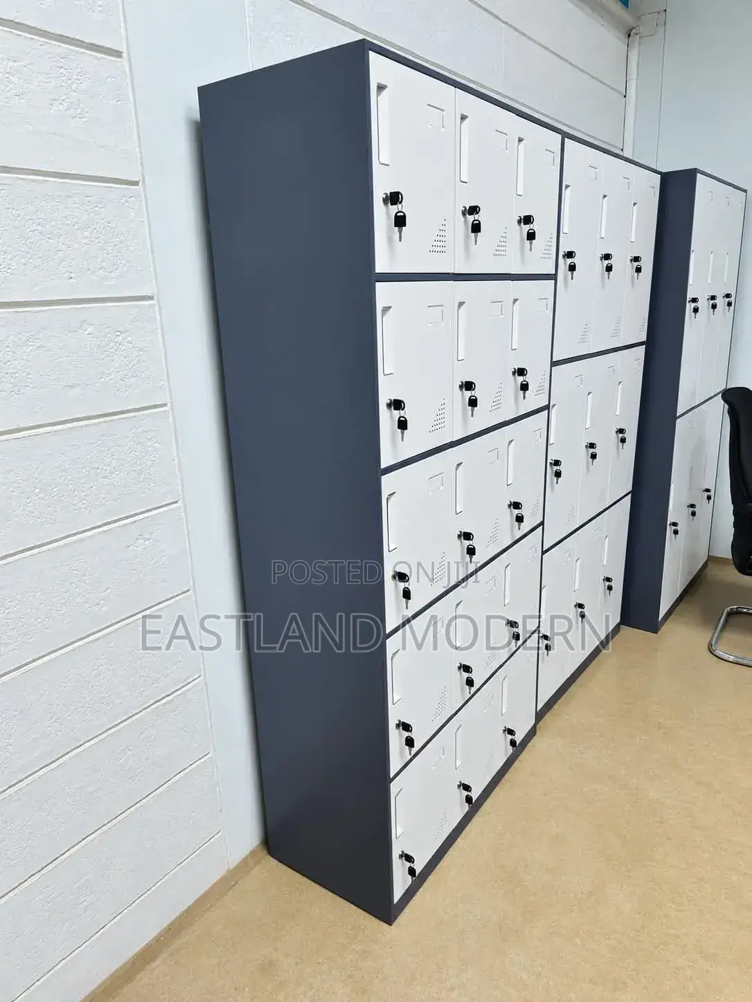 15 Door Metal Storage Locker With Individual Locks