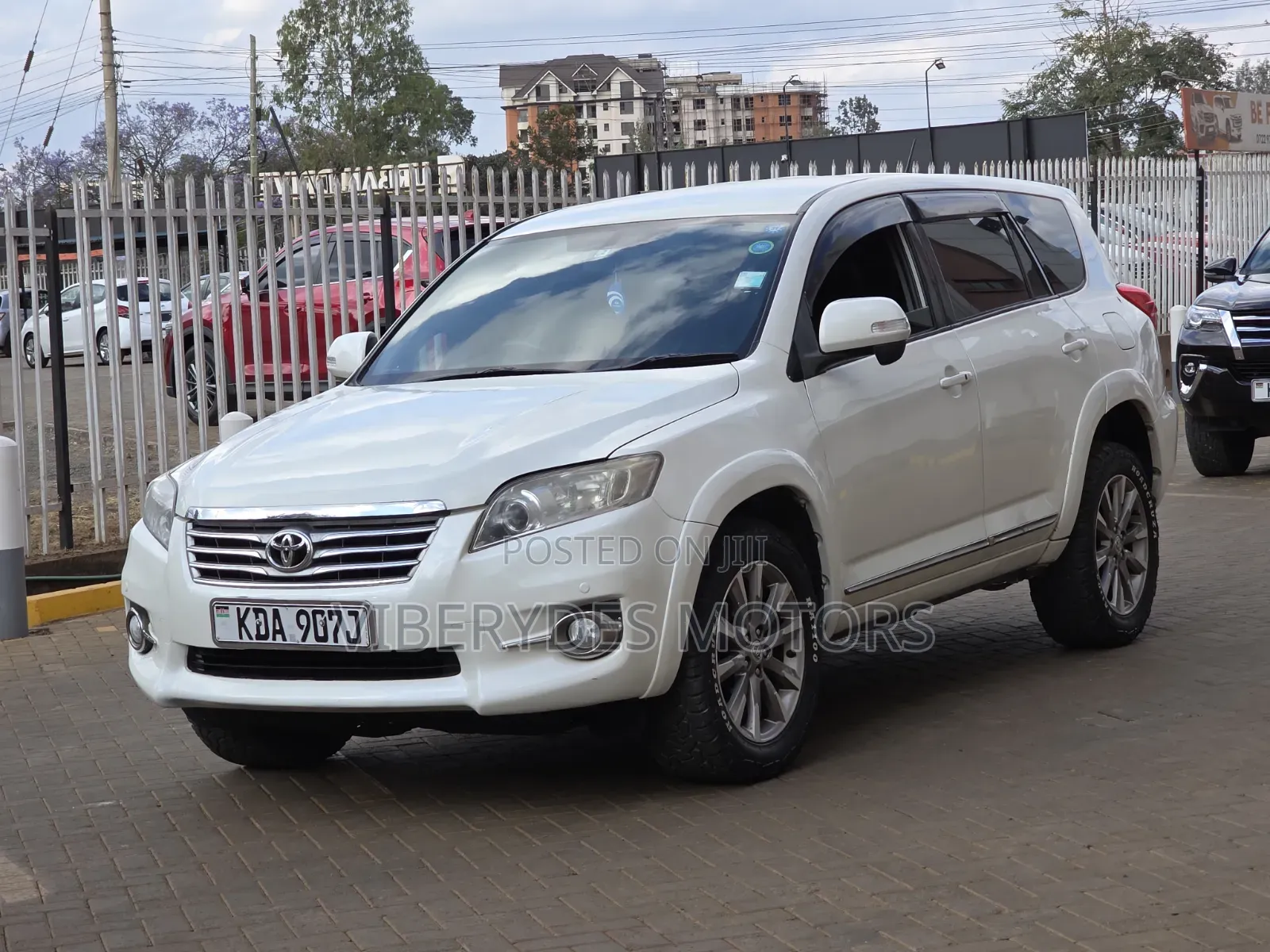 Toyota Vanguard 2013 White