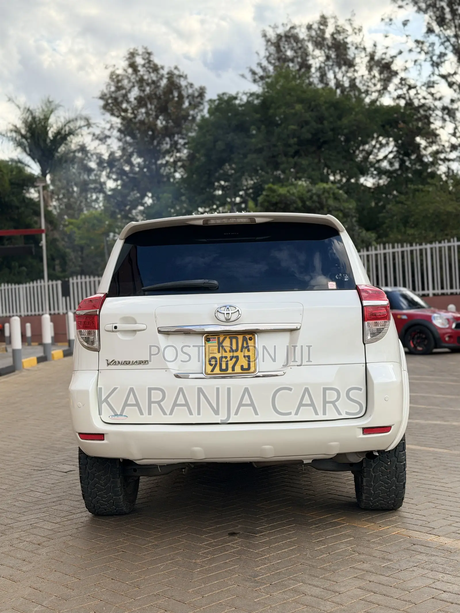 Toyota Vanguard 2013 White